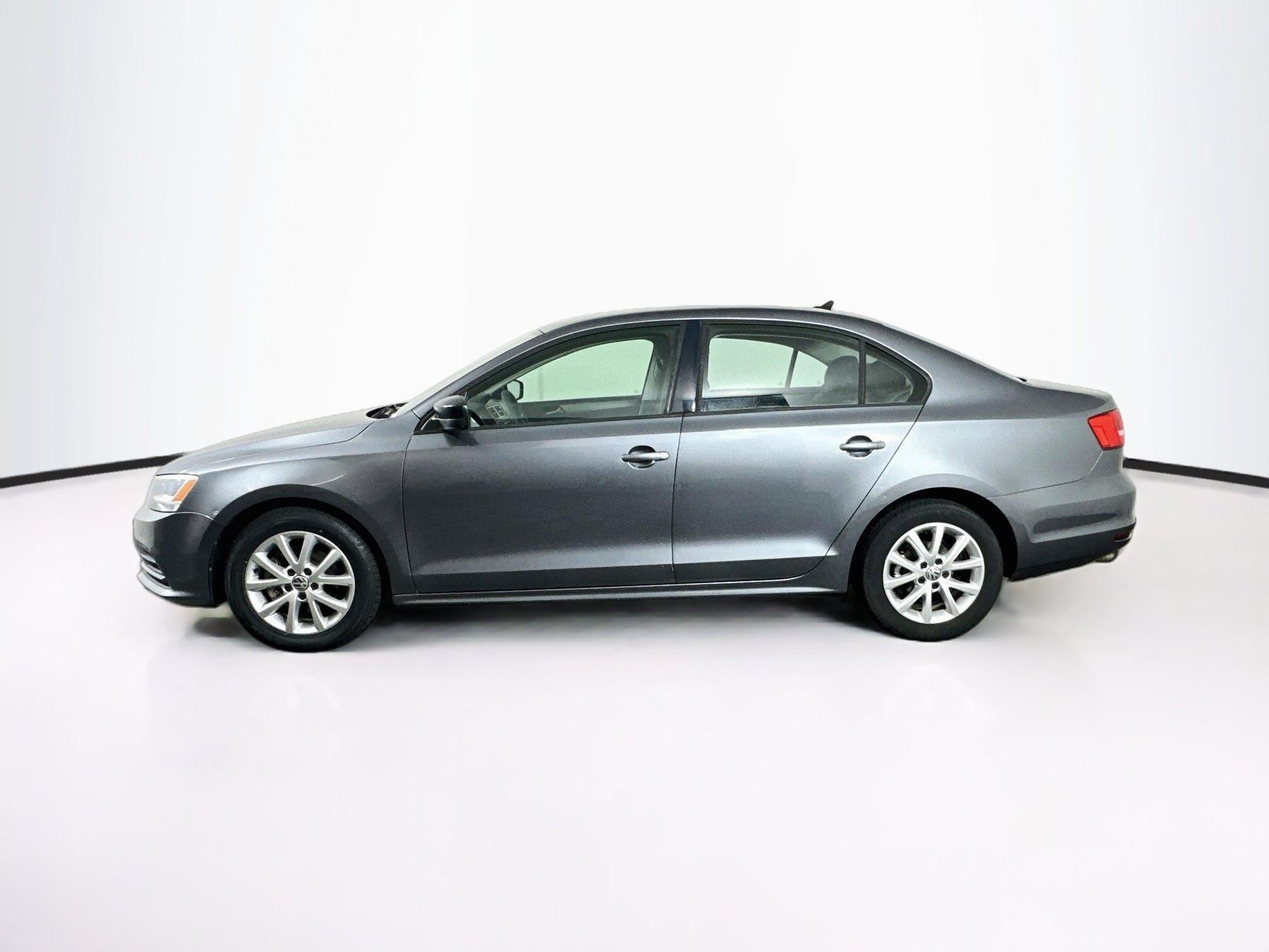 Used 2015 Volkswagen Jetta SE FWD image 4