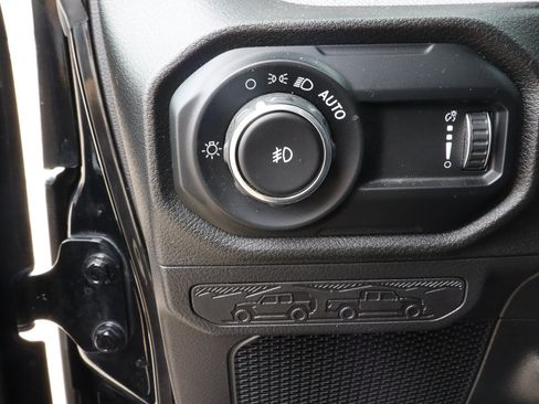 Used 2025 Jeep Wrangler Unlimited Sport AWD/4WD image 18