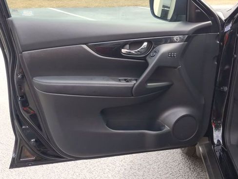 Used 2017 Nissan Rogue SL w/ SL Premium Package image 12