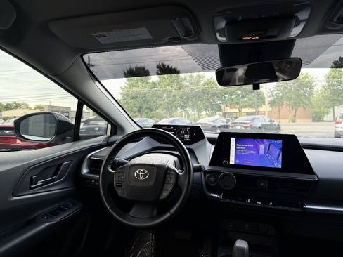 Used 2024 Toyota Prius LE FWD image 16