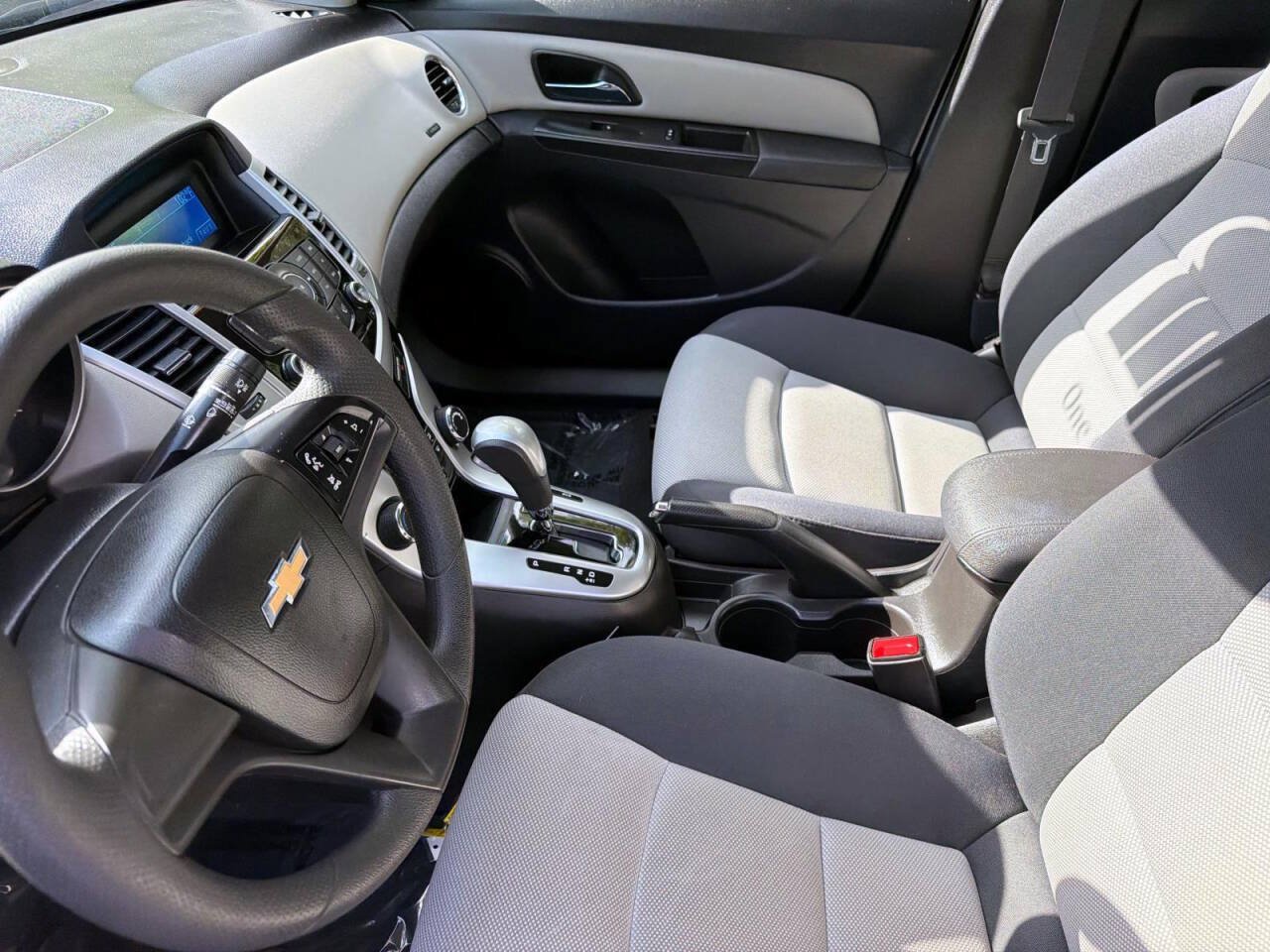 Used 2016 Chevrolet Cruze LS FWD image 9