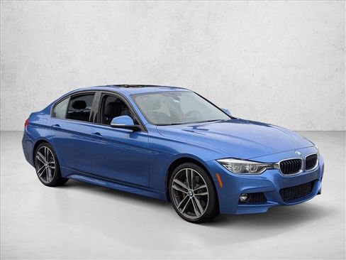Used 2018 BMW 340i Sedan w/ Executive Package image 3
