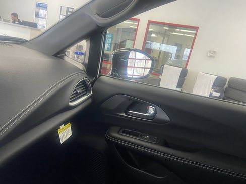 New 2026 Chrysler Pacifica Select image 31