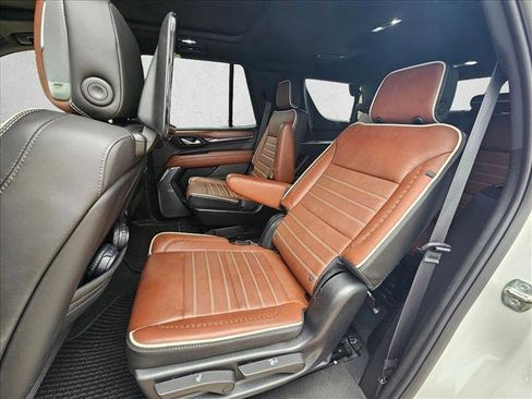 Used 2023 GMC Yukon Denali Ultimate image 12