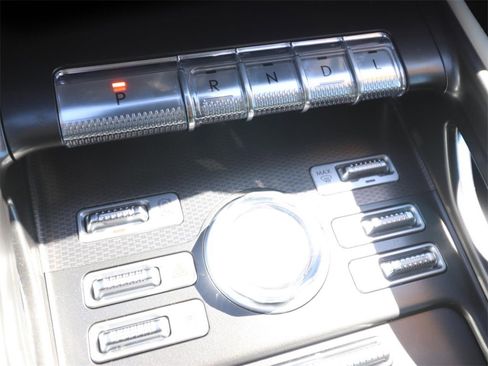 Used 2025 Lincoln Nautilus Premier image 20