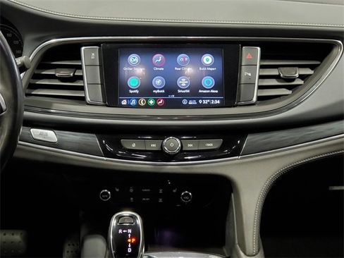 Used 2020 Buick Enclave Essence image 17