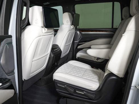 Used 2026 Cadillac Escalade ESV Platinum Sport w/ LPO, ONYX Package AWD/4WD image 14