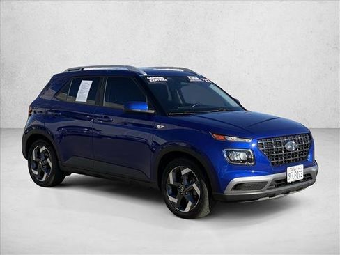 Certified 2023 Hyundai Venue SEL image 3