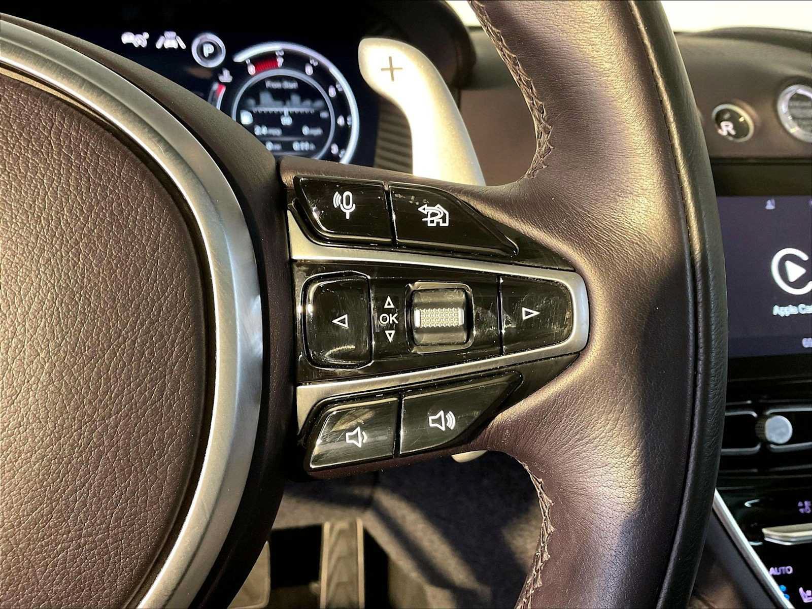 Used 2021 Aston Martin DBX AWD/4WD image 28