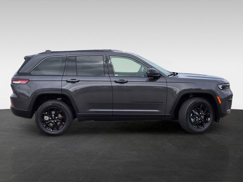 New 2026 Jeep Grand Cherokee Altitude AWD/4WD image 3