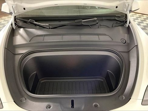 Used 2025 Tesla Model Y Long Range AWD/4WD image 9