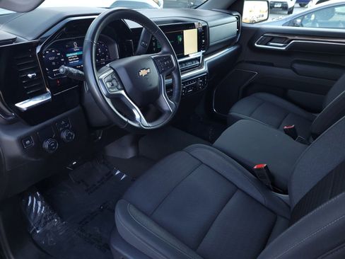 Used 2025 Chevrolet Silverado 1500 LT image 8