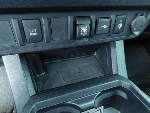 Used 2020 Toyota Tacoma 4x4 Double Cab image 29