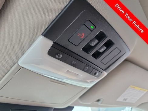 Used 2025 Nissan Pathfinder Platinum FWD image 15
