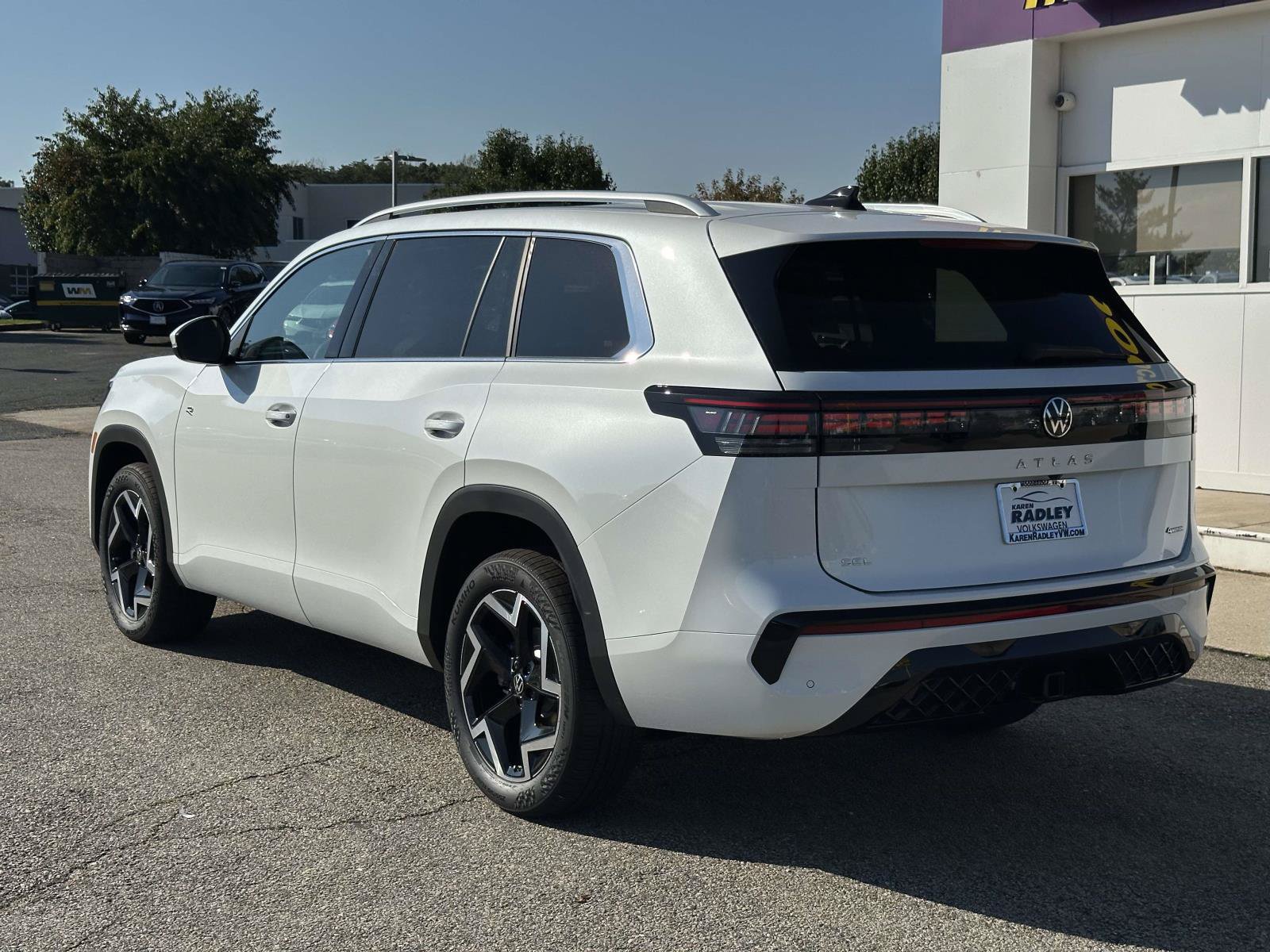 New 2027 Volkswagen Atlas SEL R-Line AWD/4WD image 4