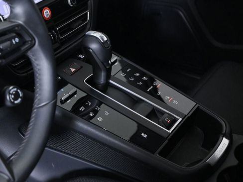 Certified 2026 Porsche Macan AWD/4WD image 21