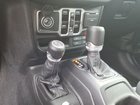 Used 2025 Jeep Wrangler Sport S image 11