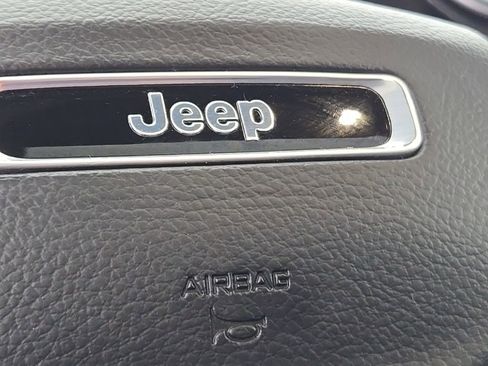 Used 2025 Jeep Grand Cherokee Limited w/ Black Appearance Package image 37