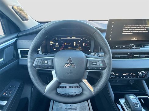 New 2026 Mitsubishi Outlander SE image 11