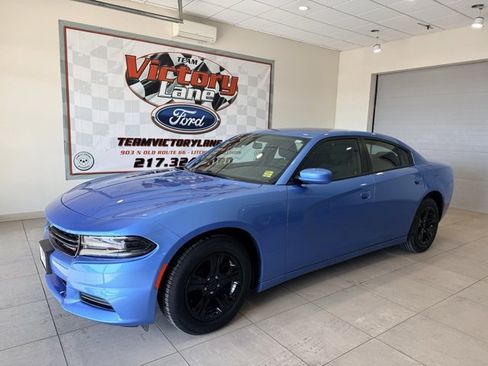 Used 2019 Dodge Charger SXT image 1