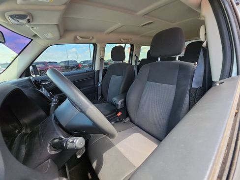 Used 2016 Jeep Patriot Sport w/ Power Value Group FWD image 14