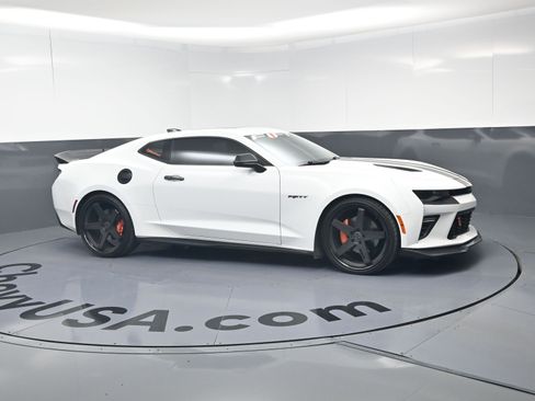 Used 2017 Chevrolet Camaro SS RWD image 2