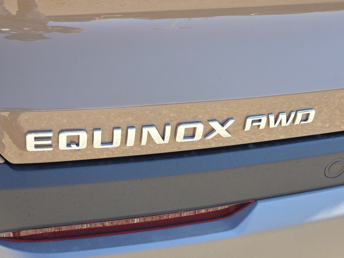 New 2027 Chevrolet Equinox LT w/ Convenience Package II AWD/4WD image 6