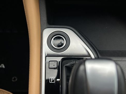 Used 2025 Nissan Sentra SV w/ SV Premium Package FWD image 6