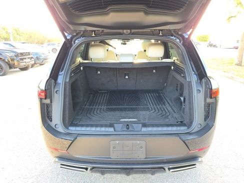 Used 2025 Land Rover Range Rover Sport SE image 9