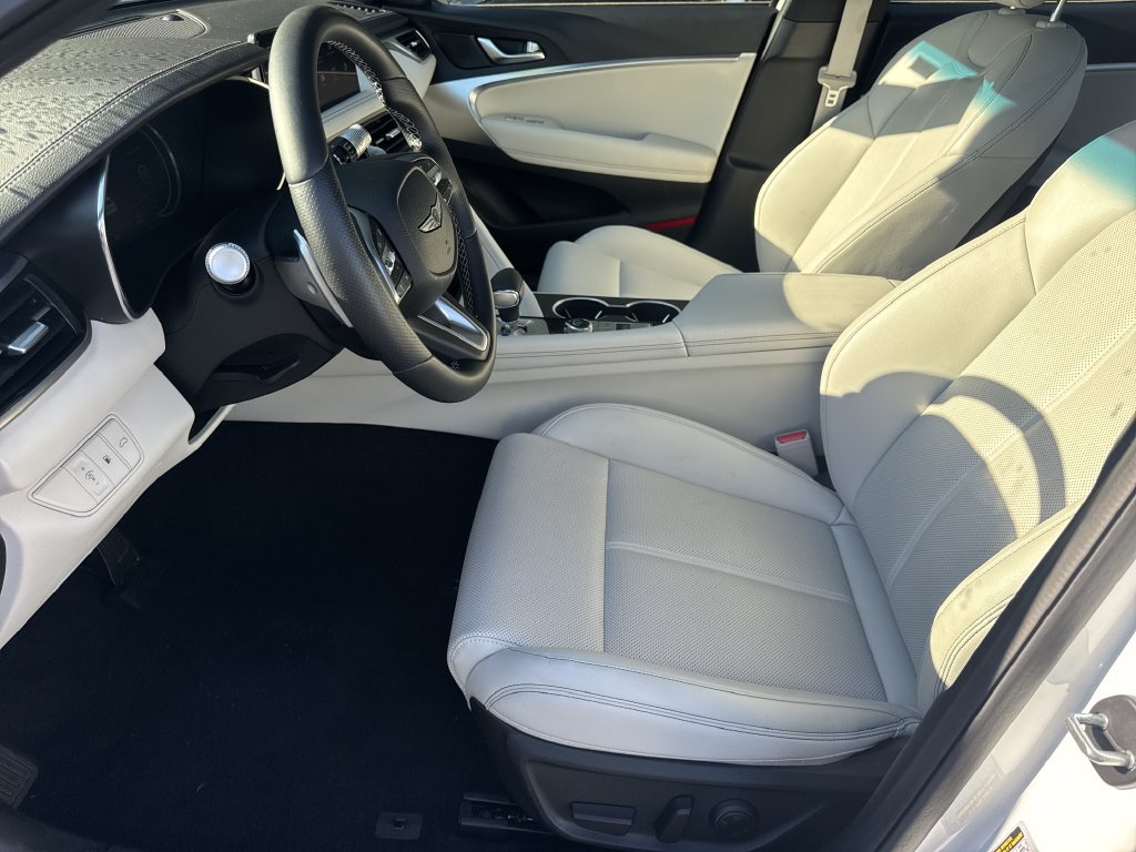 Used 2025 Genesis G70 2.5T RWD image 9