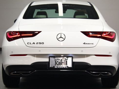 Used 2025 Mercedes-Benz CLA 250 4MATIC image 11