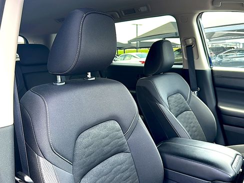 Used 2025 Nissan Pathfinder SV FWD image 23