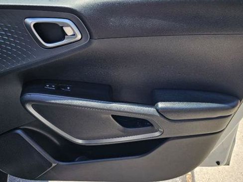 Used 2020 Kia Soul S FWD image 33