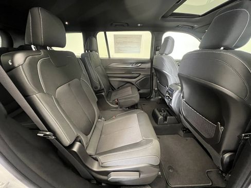 New 2025 Jeep Grand Cherokee L Laredo image 10