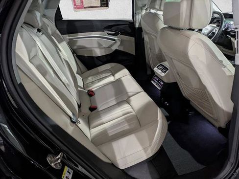 Used 2024 Audi Q8 e-tron Premium Plus w/ Premium Plus Package image 25