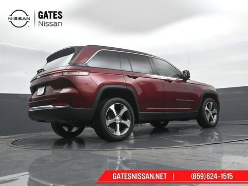 Used 2023 Jeep Grand Cherokee Limited AWD/4WD image 37