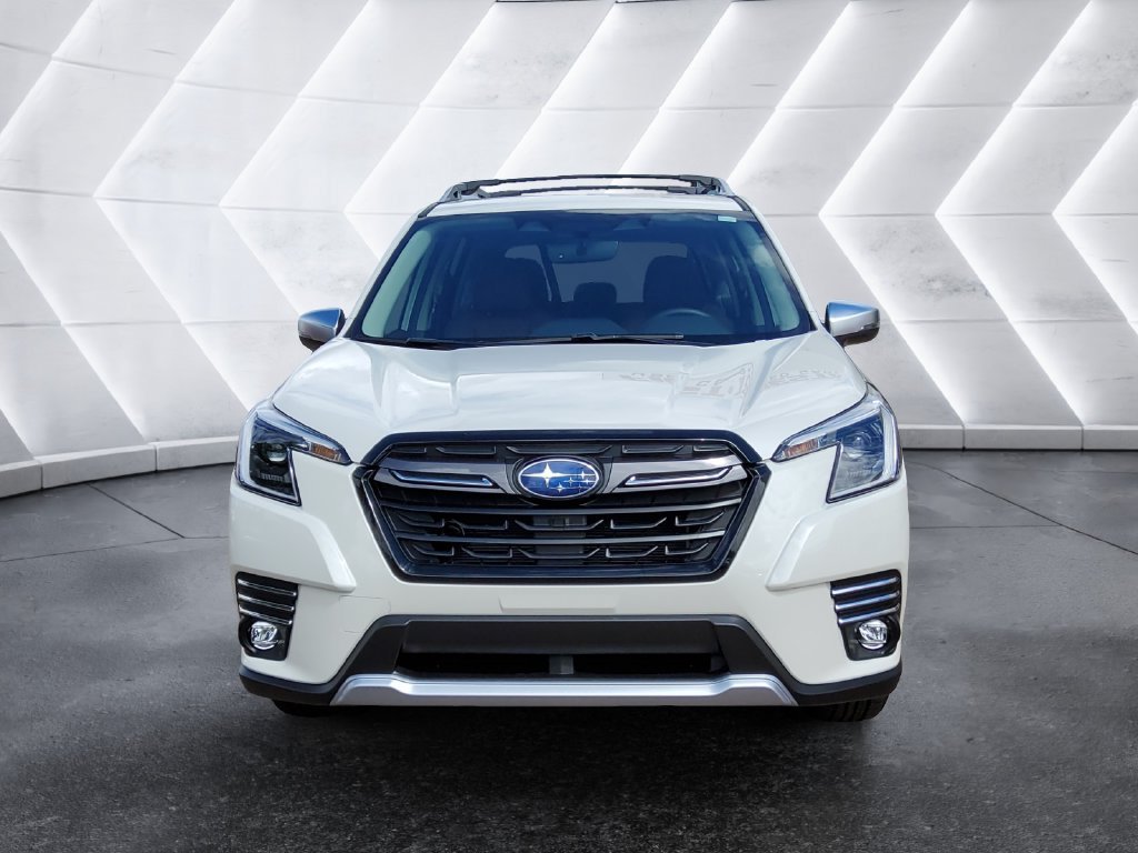 Used 2024 Subaru Forester Touring w/ Convenience Package AWD/4WD image 2