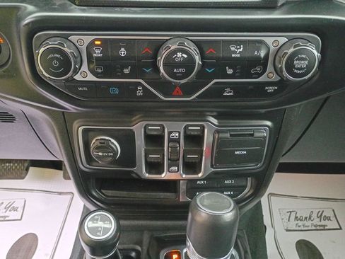 Used 2022 Jeep Wrangler Unlimited Sahara w/ Cold Weather Group image 17