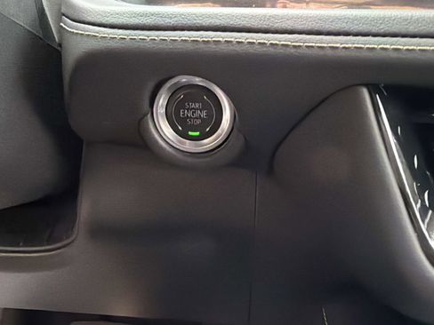 Used 2025 Chevrolet Suburban Premier RWD image 27