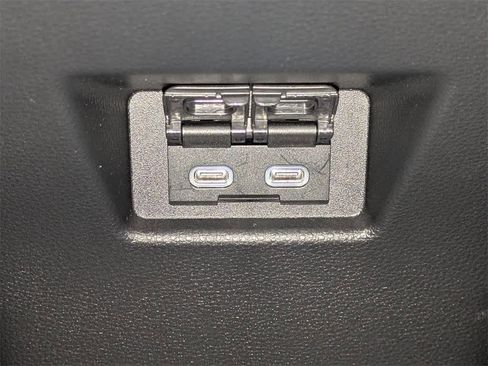 Used 2024 Toyota Venza Limited image 19