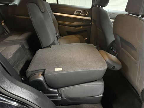Used 2017 Ford Explorer XLT AWD/4WD image 35