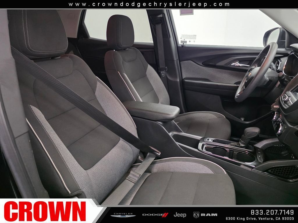 Used 2023 Chevrolet TrailBlazer LT FWD image 11