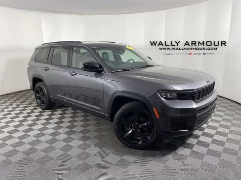 Used 2023 Jeep Grand Cherokee L Laredo image 1