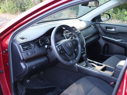 Used 2015 Toyota Camry LE FWD image 28