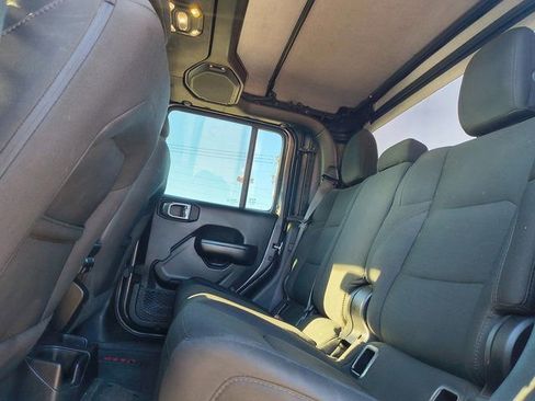 Used 2021 Jeep Gladiator Willys image 17