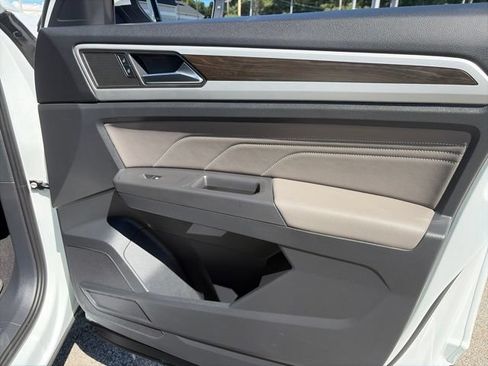 Used 2023 Volkswagen Atlas SE w/ Panoramic Sunroof Package AWD/4WD image 18