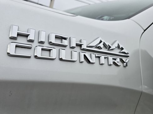 Used 2021 Chevrolet Silverado 1500 High Country w/ Technology Package image 11