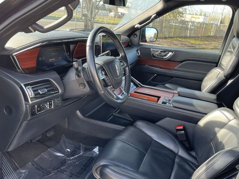 Used 2024 Lincoln Navigator Reserve image 9