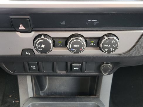 Used 2022 Toyota Tacoma SR5 RWD image 22
