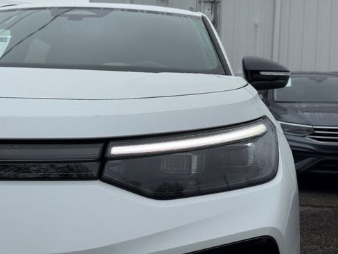 New 2026 Volkswagen Tiguan SE R-Line FWD image 3
